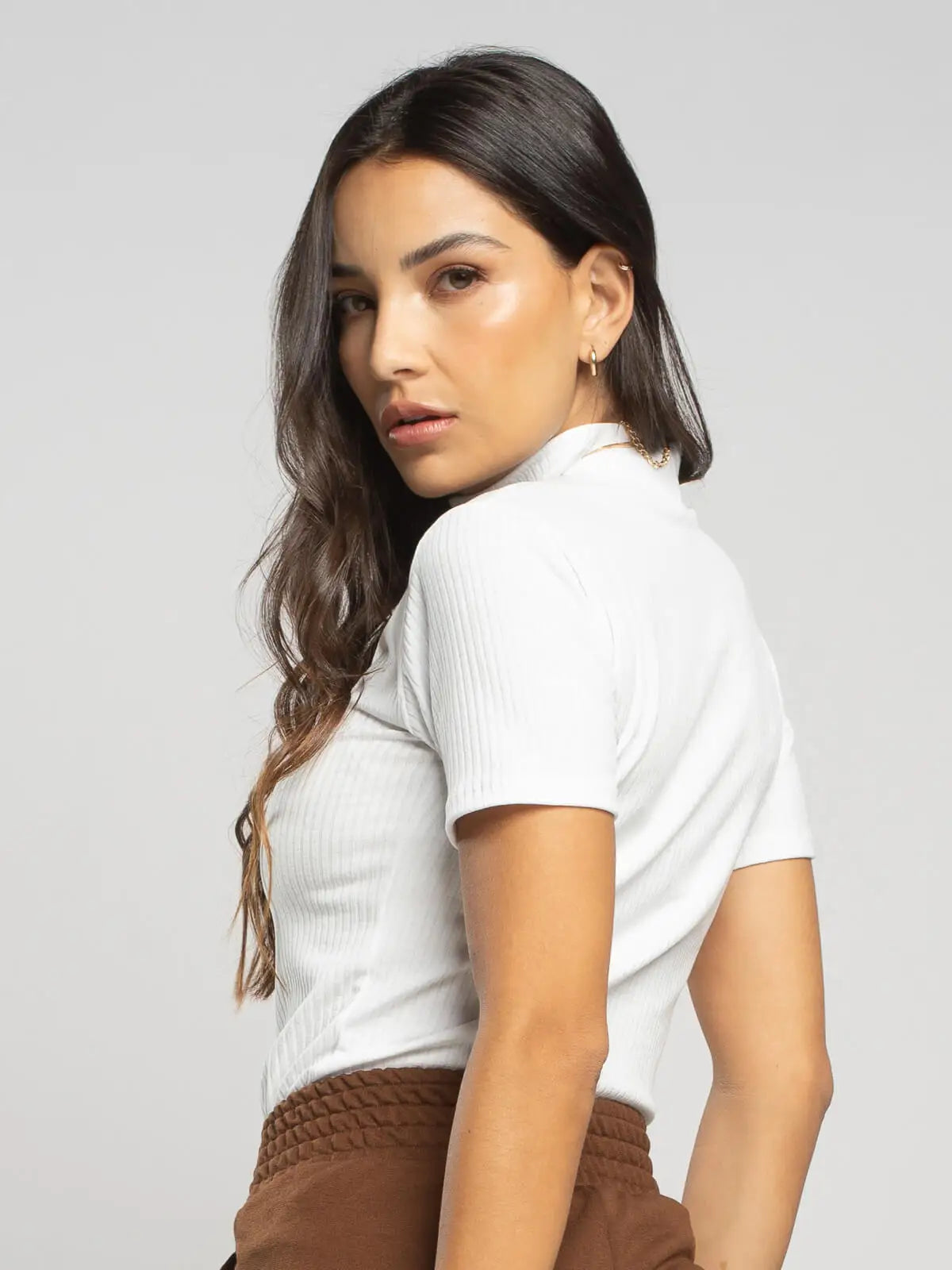 Blusa Feminina Gola Alta Canelada Manga Curta Básica Casual