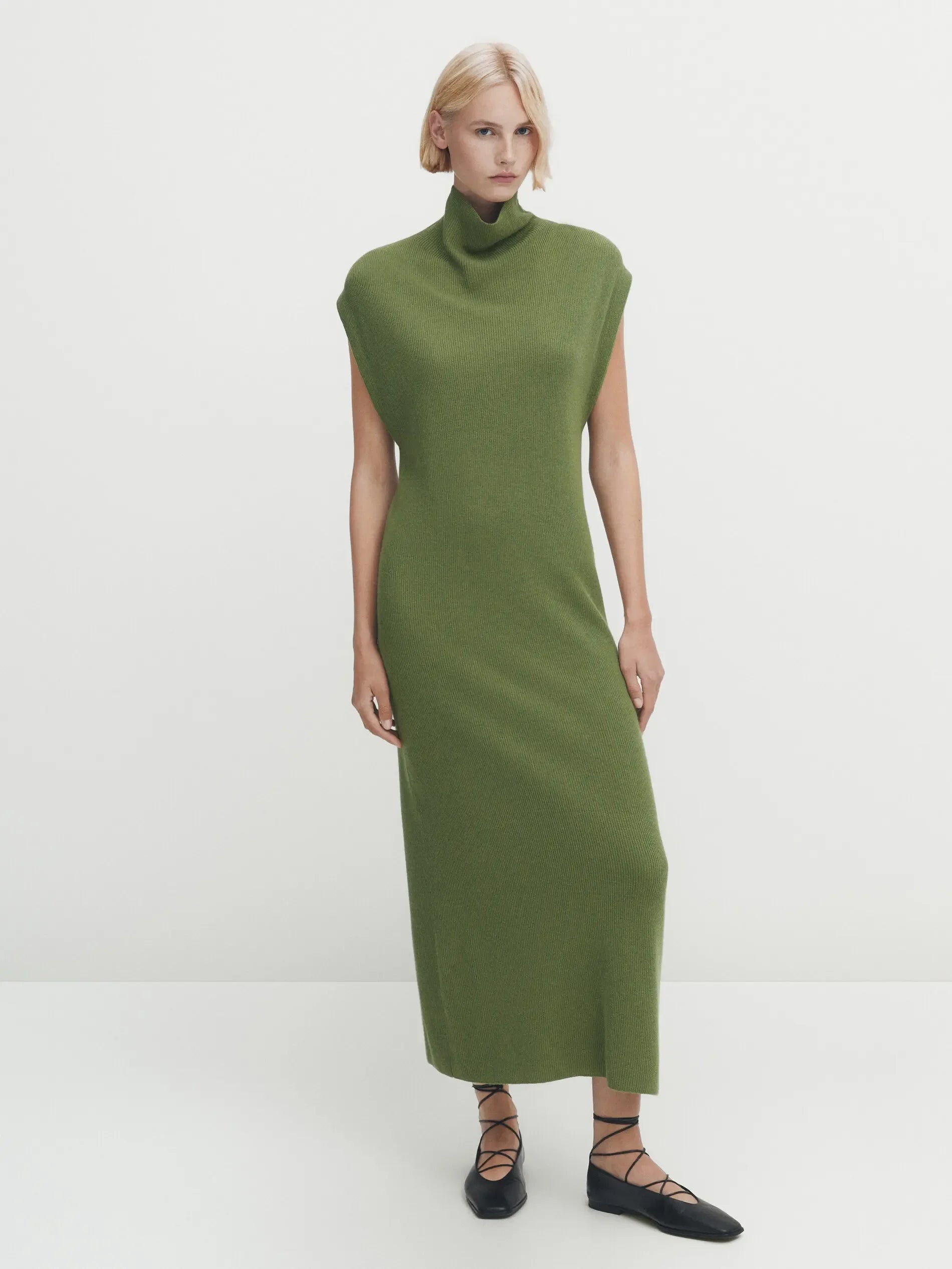 Vestido de Tricô Minimalista Gola Alta - Longo Elegante Feminino