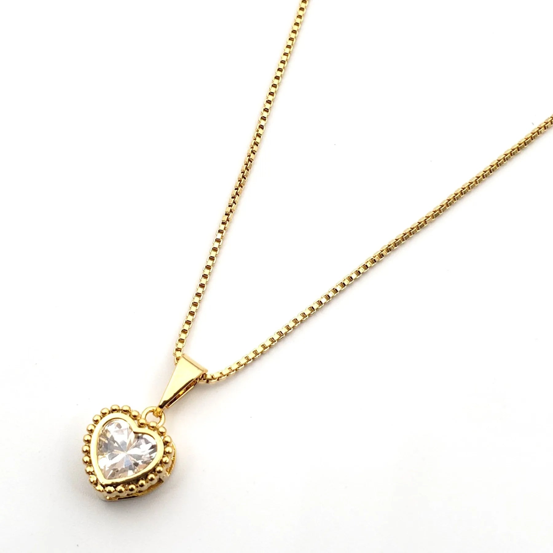 Colar gargantilha com luz de ponto de coração folheado a ouro 18K