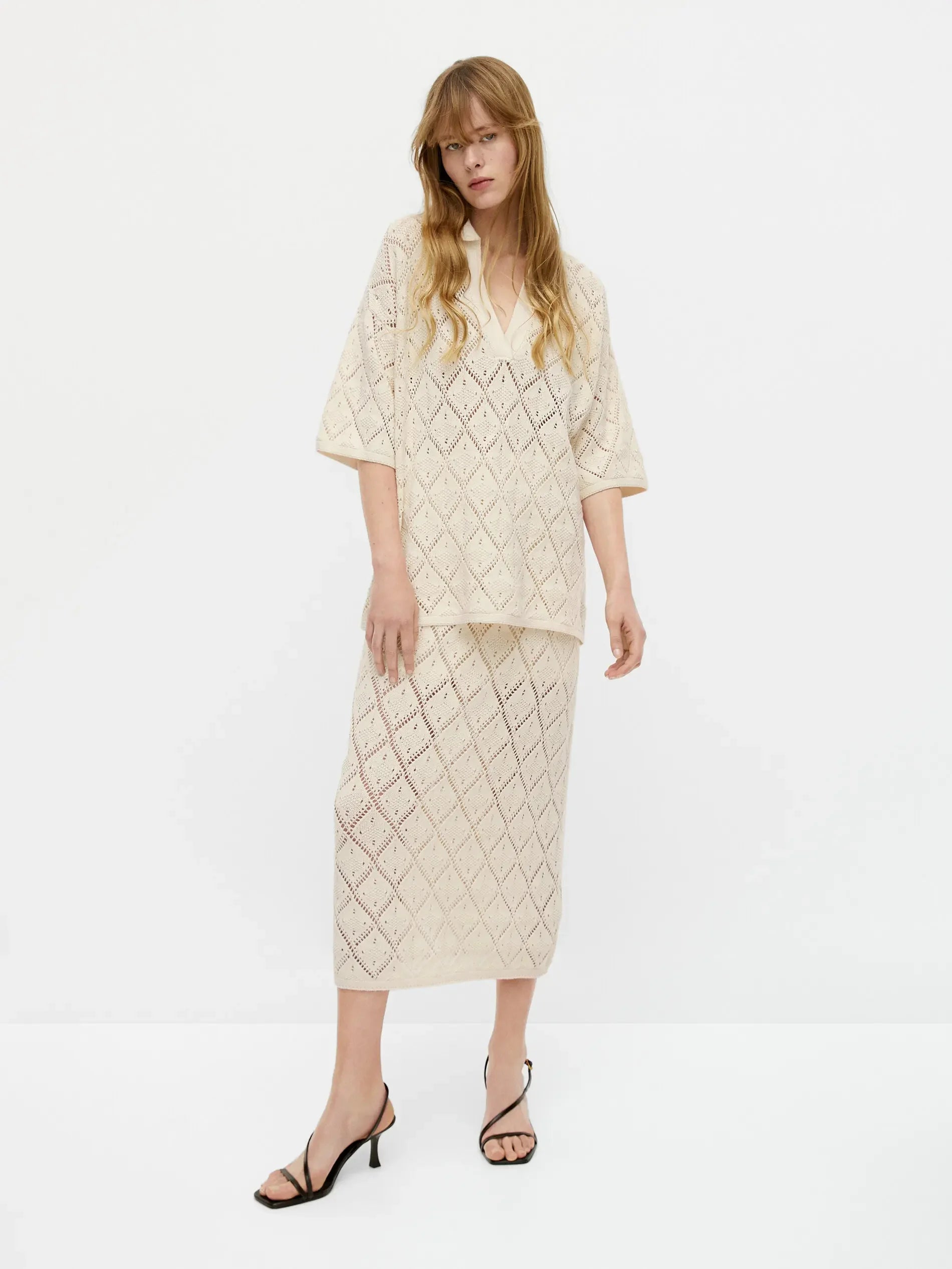 Blusa de Tricô Vazada Decote V - Marrom Claro Ajustada Feminina