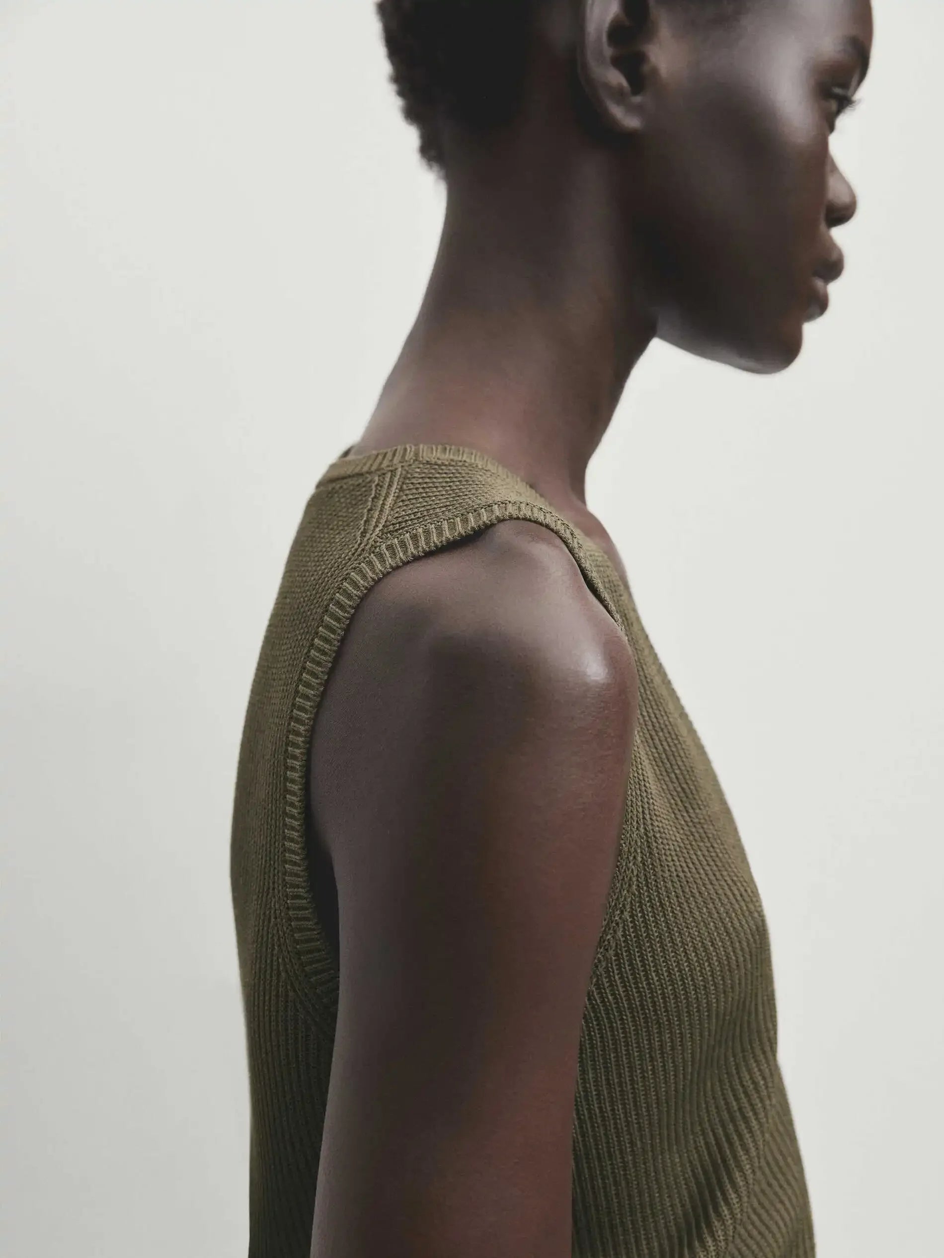 Colete de Tricô Verde Retrô Decote V - Ajustado Elegante Feminino