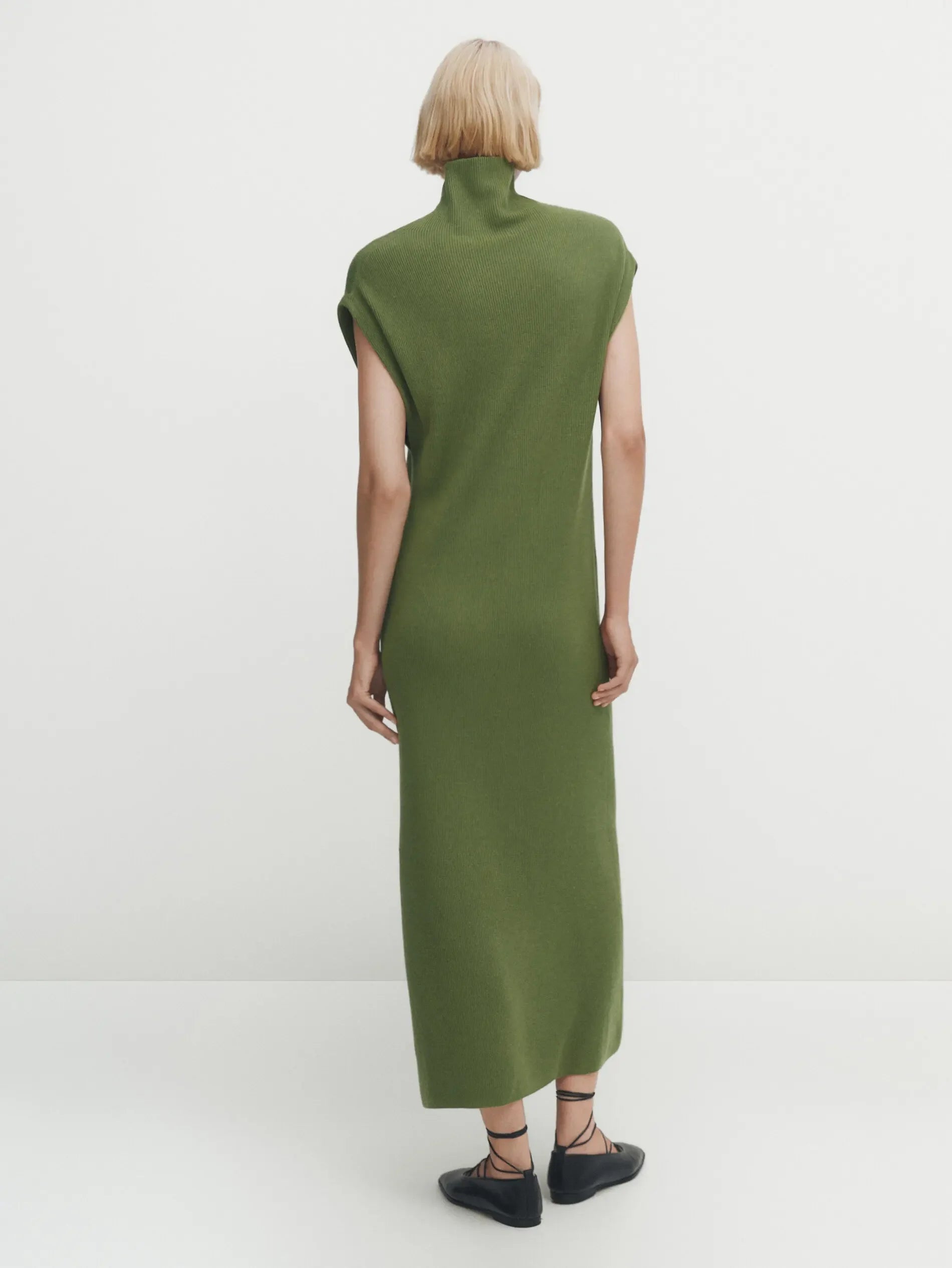 Vestido de Tricô Minimalista Gola Alta - Longo Elegante Feminino