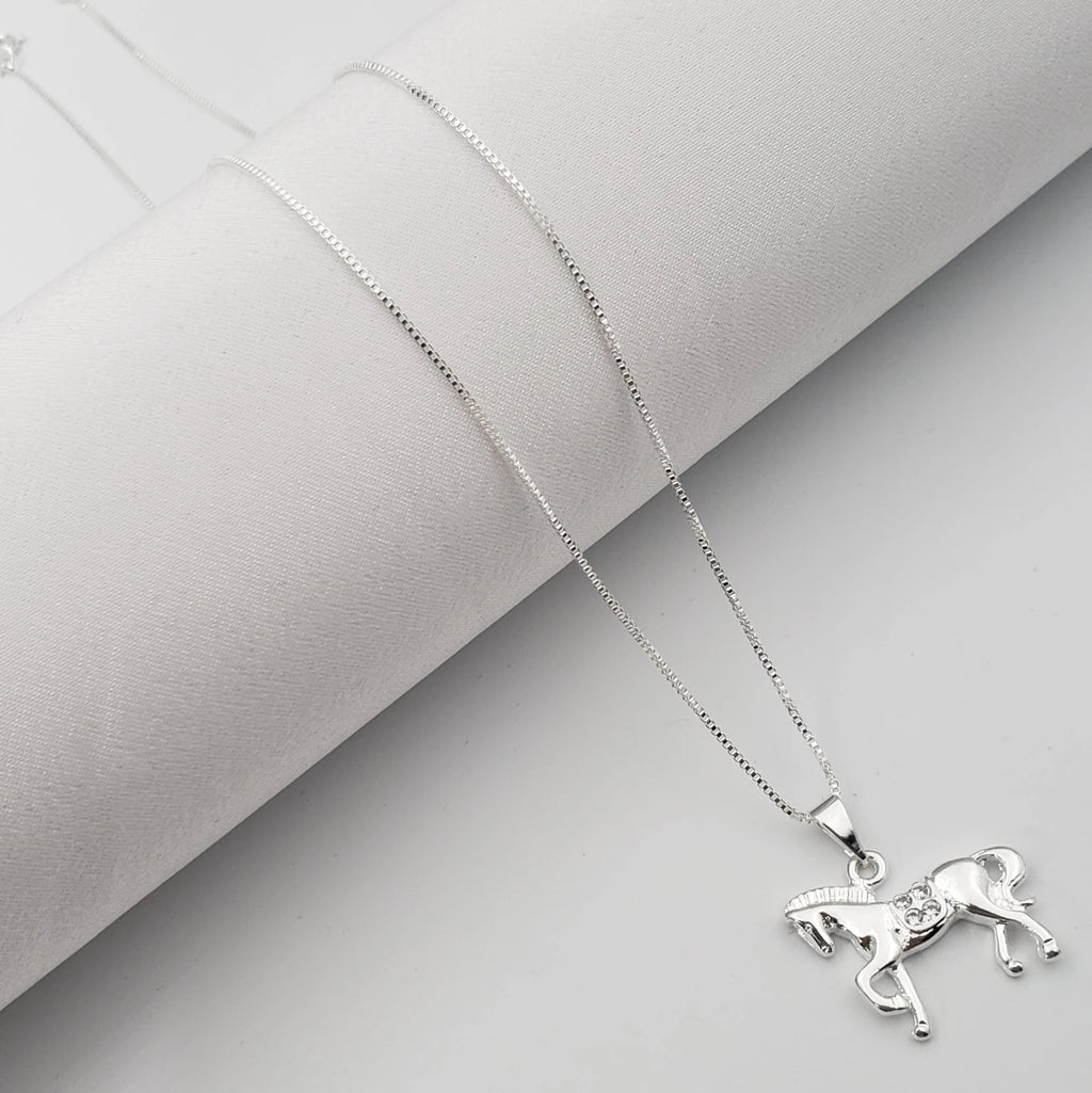 Colar de prata banhada com cavalo