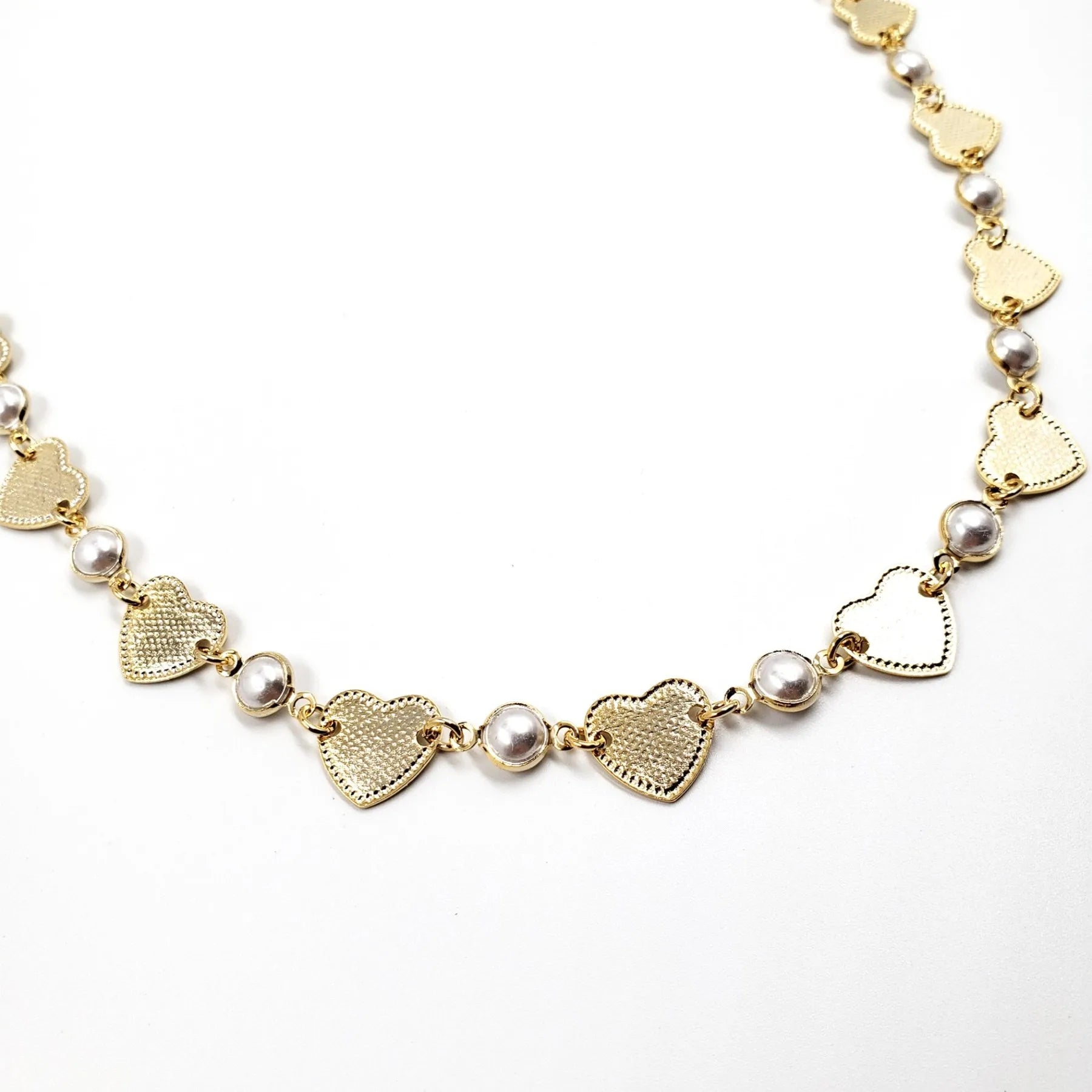 Colar gargantilha banhado a ouro corações perolas