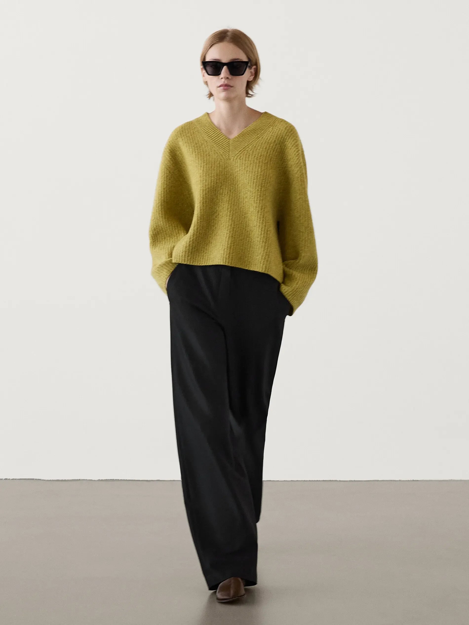 Suéter de Tricô Verde Elegante Decote V - Único e Sofisticado Feminino