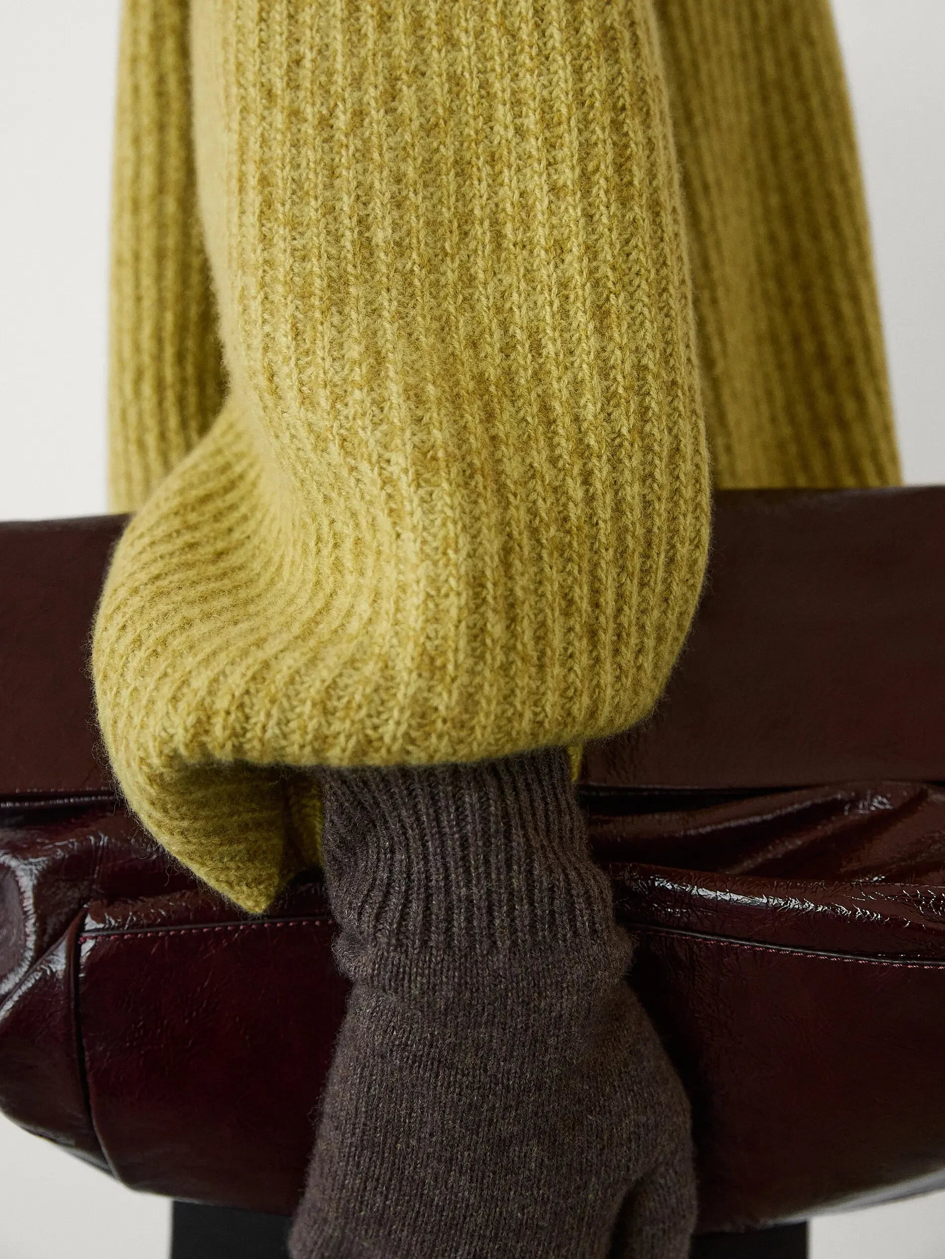 Suéter de Tricô Verde Elegante Decote V - Único e Sofisticado Feminino