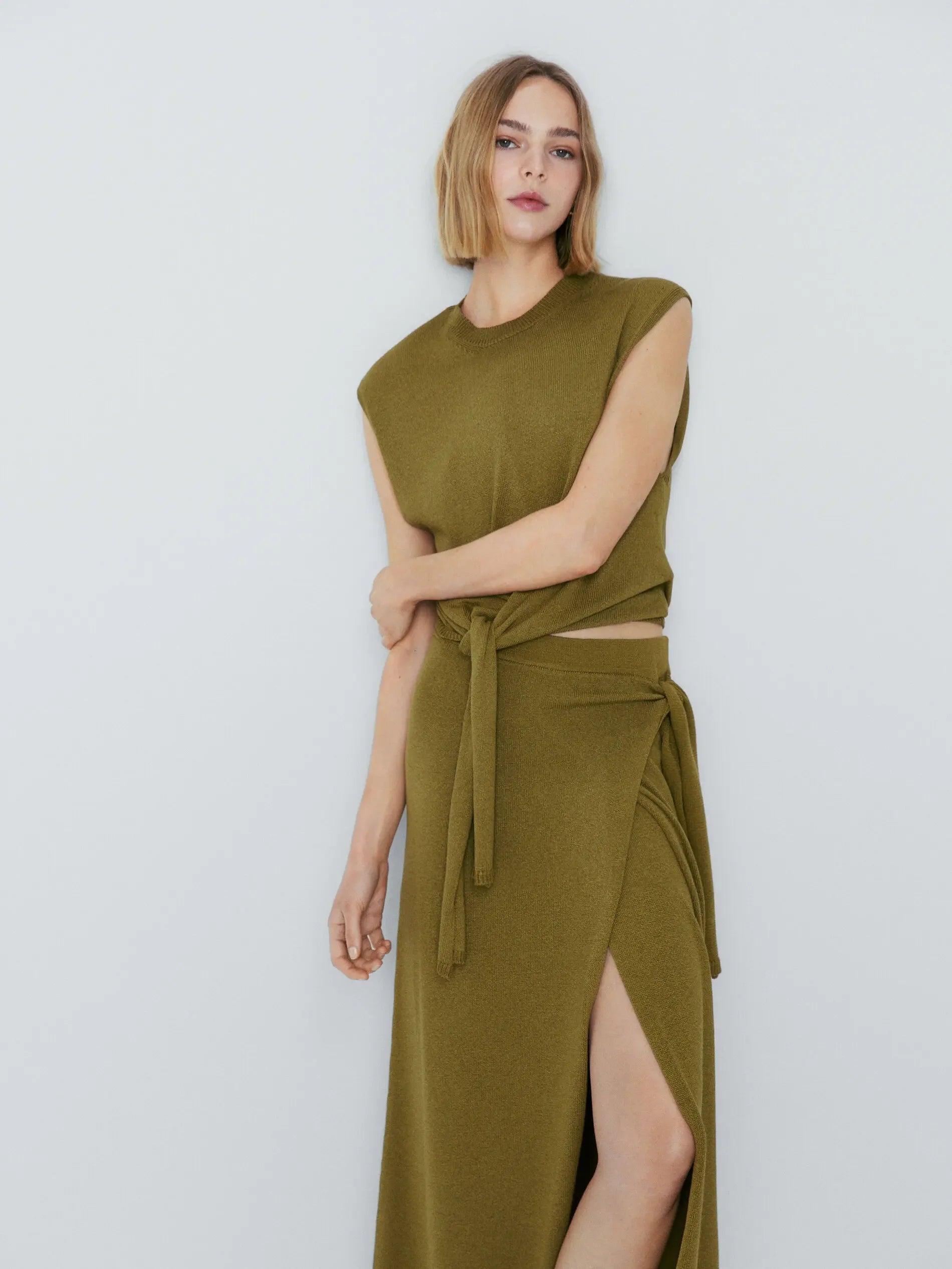 Saia de Tricô com Nó Lateral - Fenda Francesa Ajustada Feminina