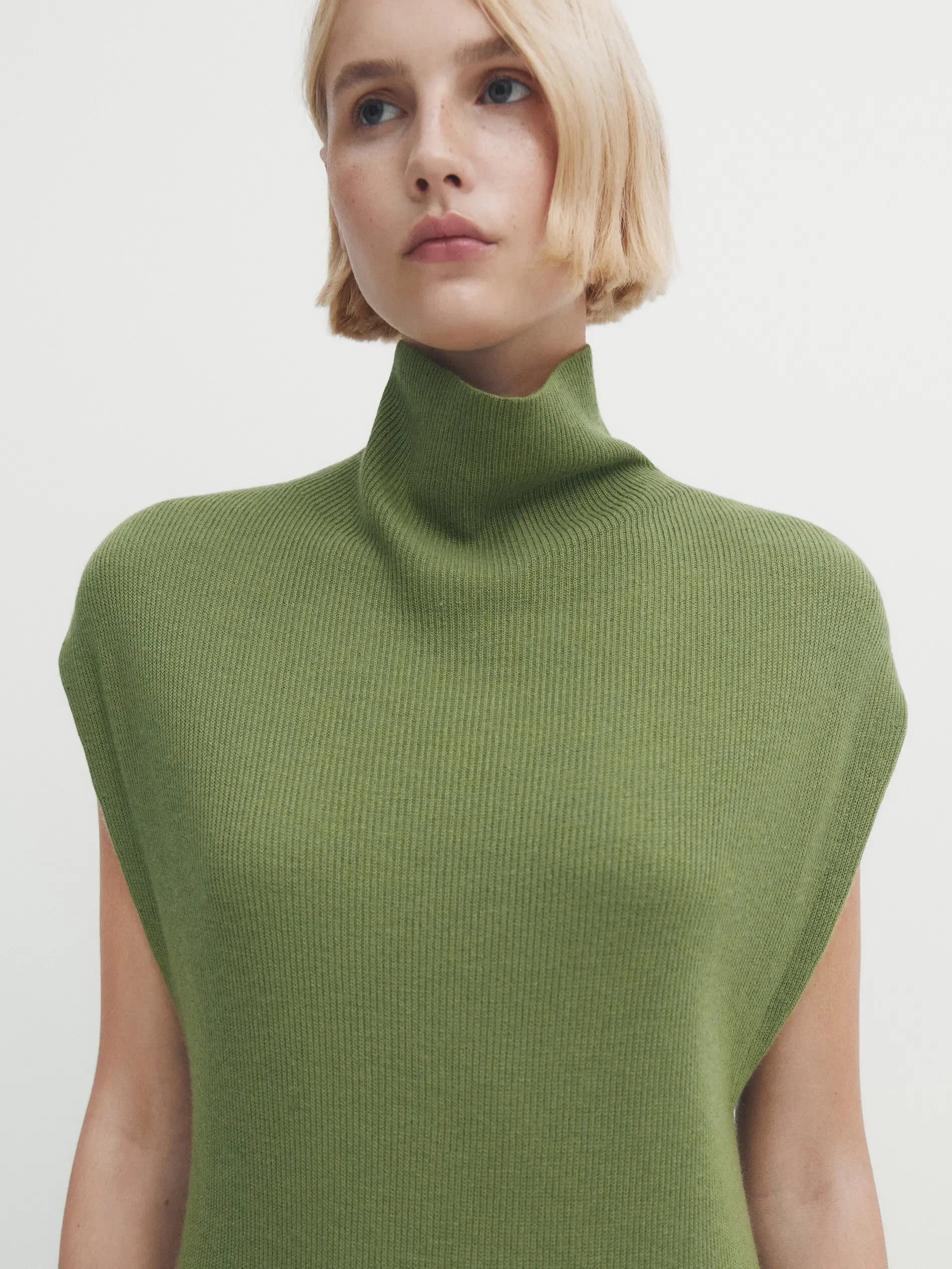 Vestido de Tricô Minimalista Gola Alta - Longo Elegante Feminino