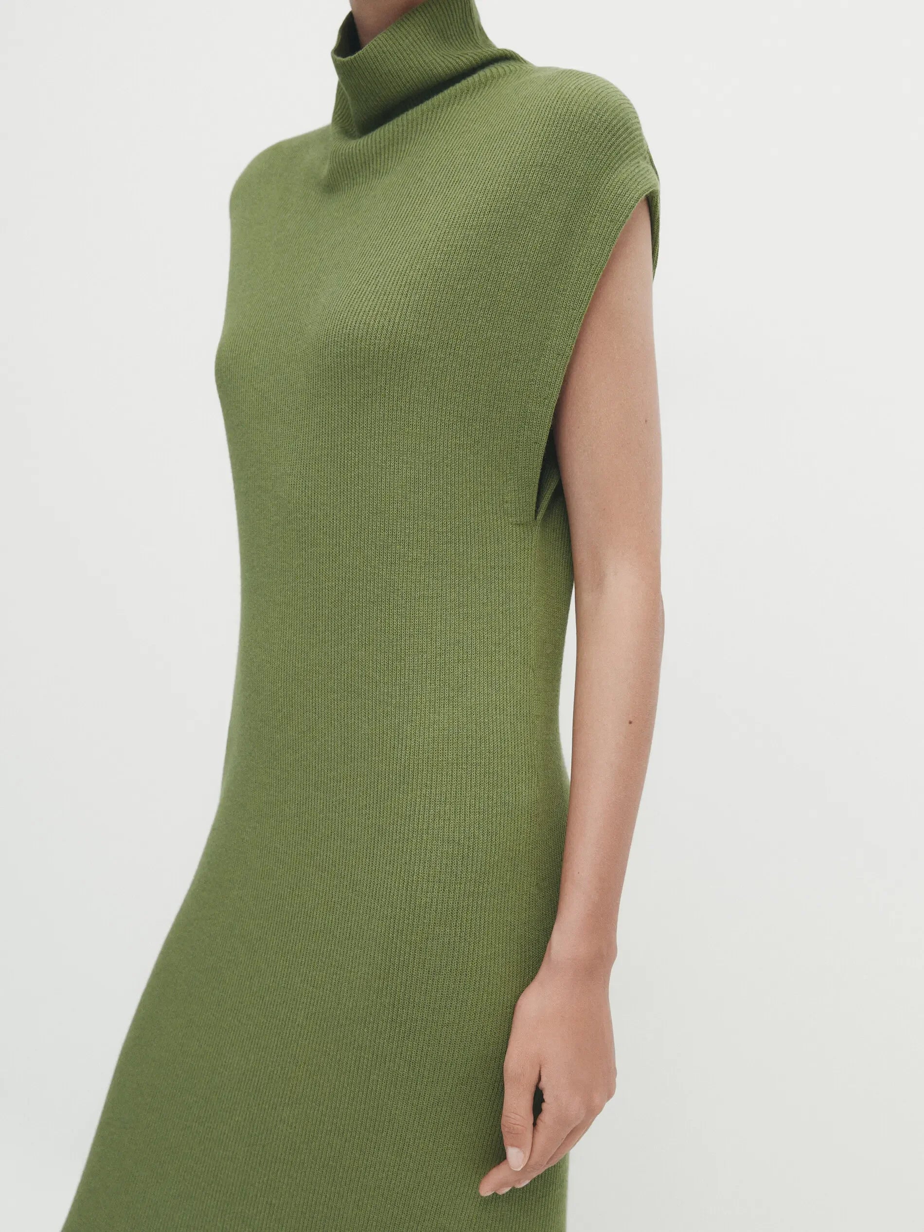 Vestido de Tricô Minimalista Gola Alta - Longo Elegante Feminino