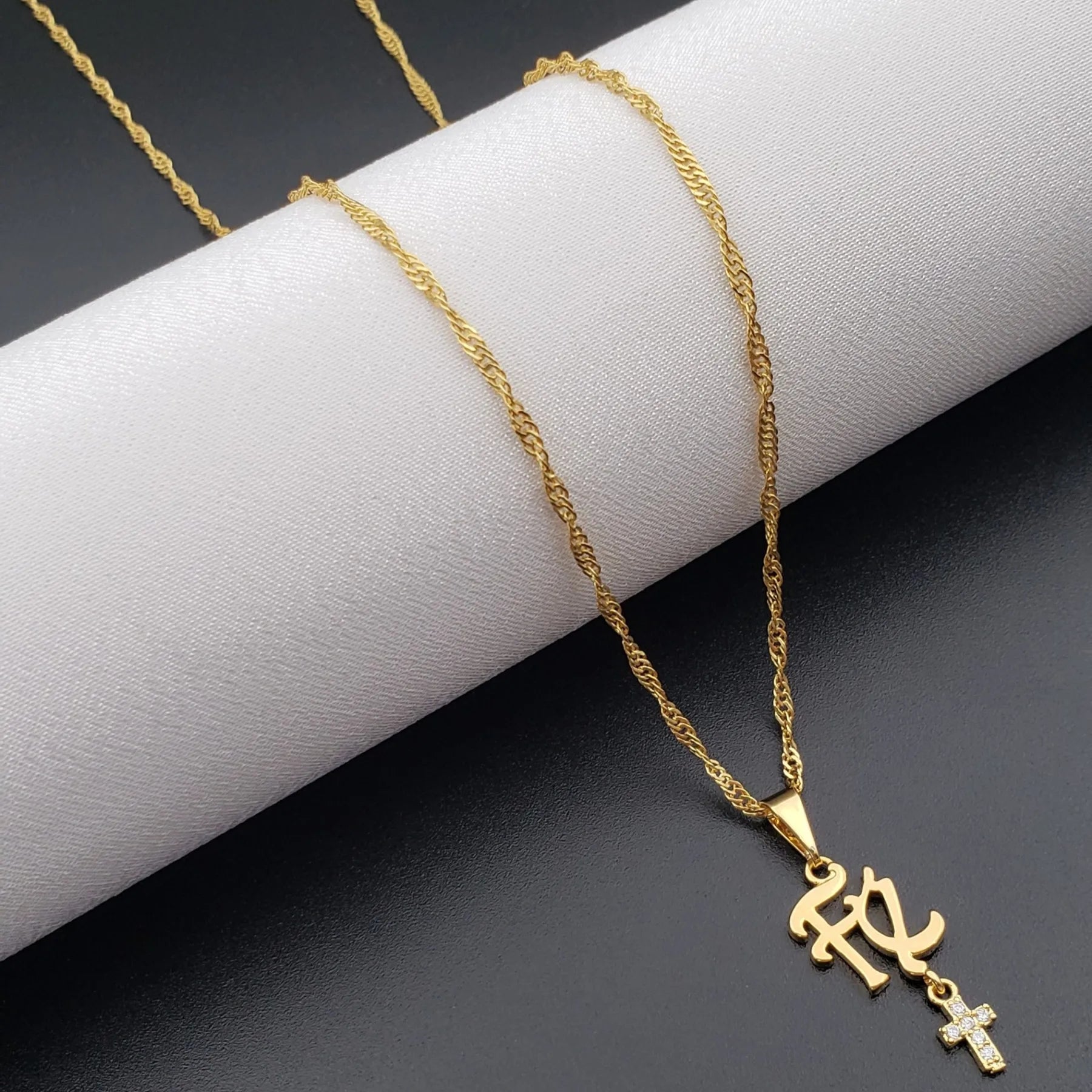 Colar gargantilha banhado a ouro Faith Cross feminino de 45 cm