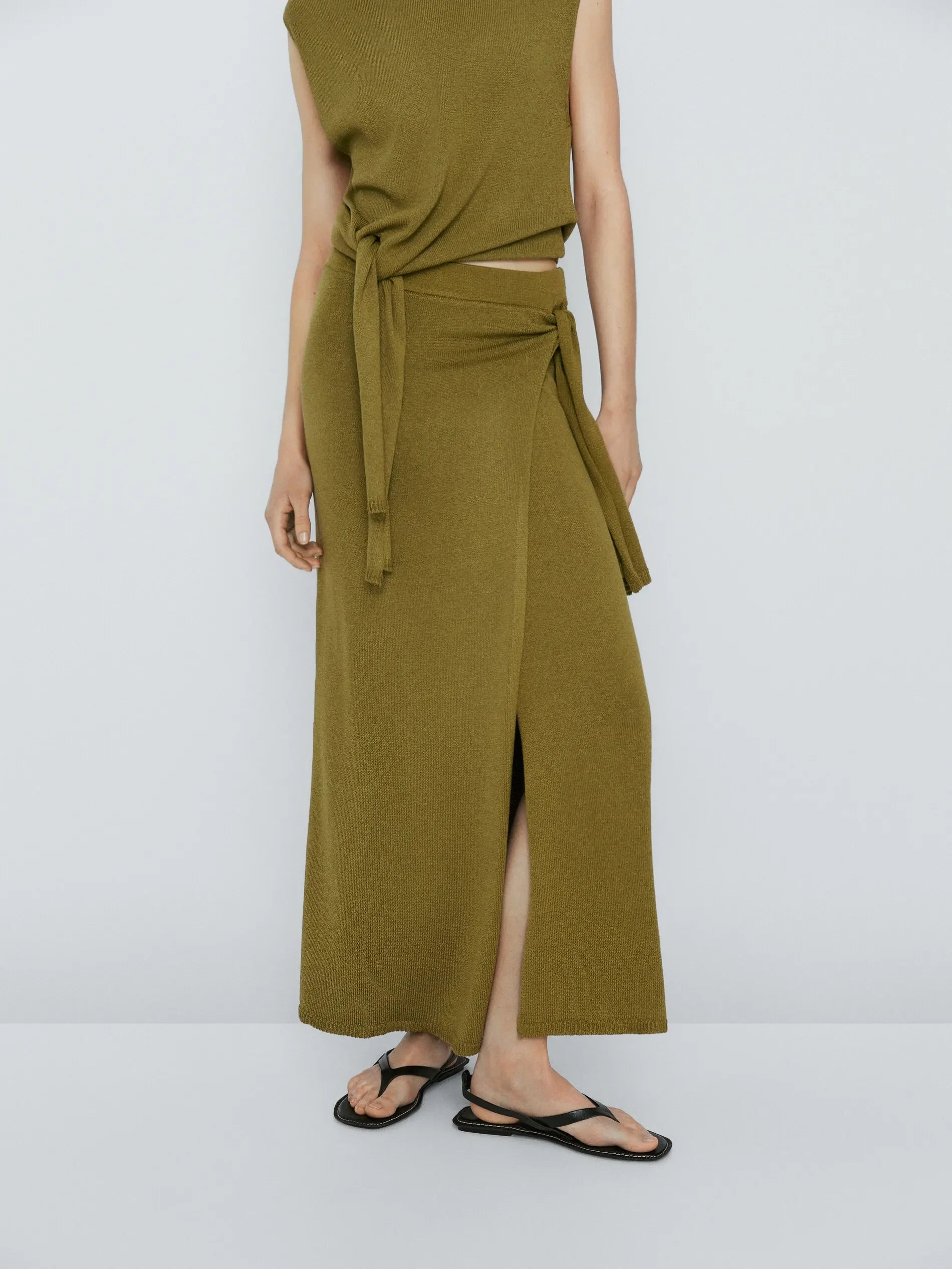 Saia de Tricô com Nó Lateral - Fenda Francesa Ajustada Feminina