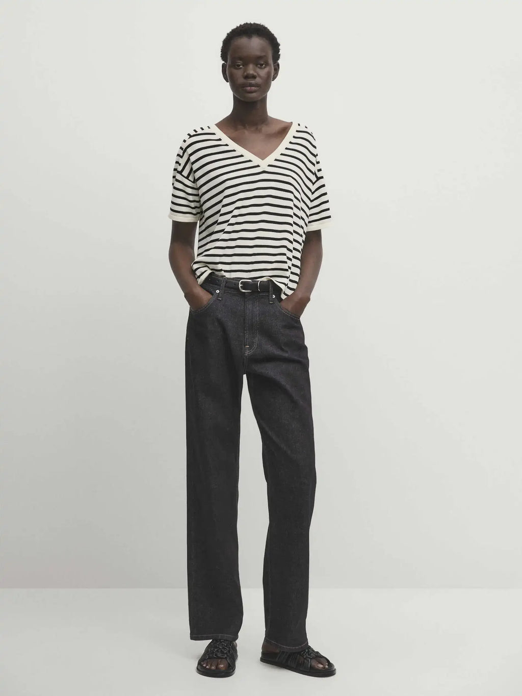 Blusa de Tricô Listrada Decote V - Manga Curta Feminina