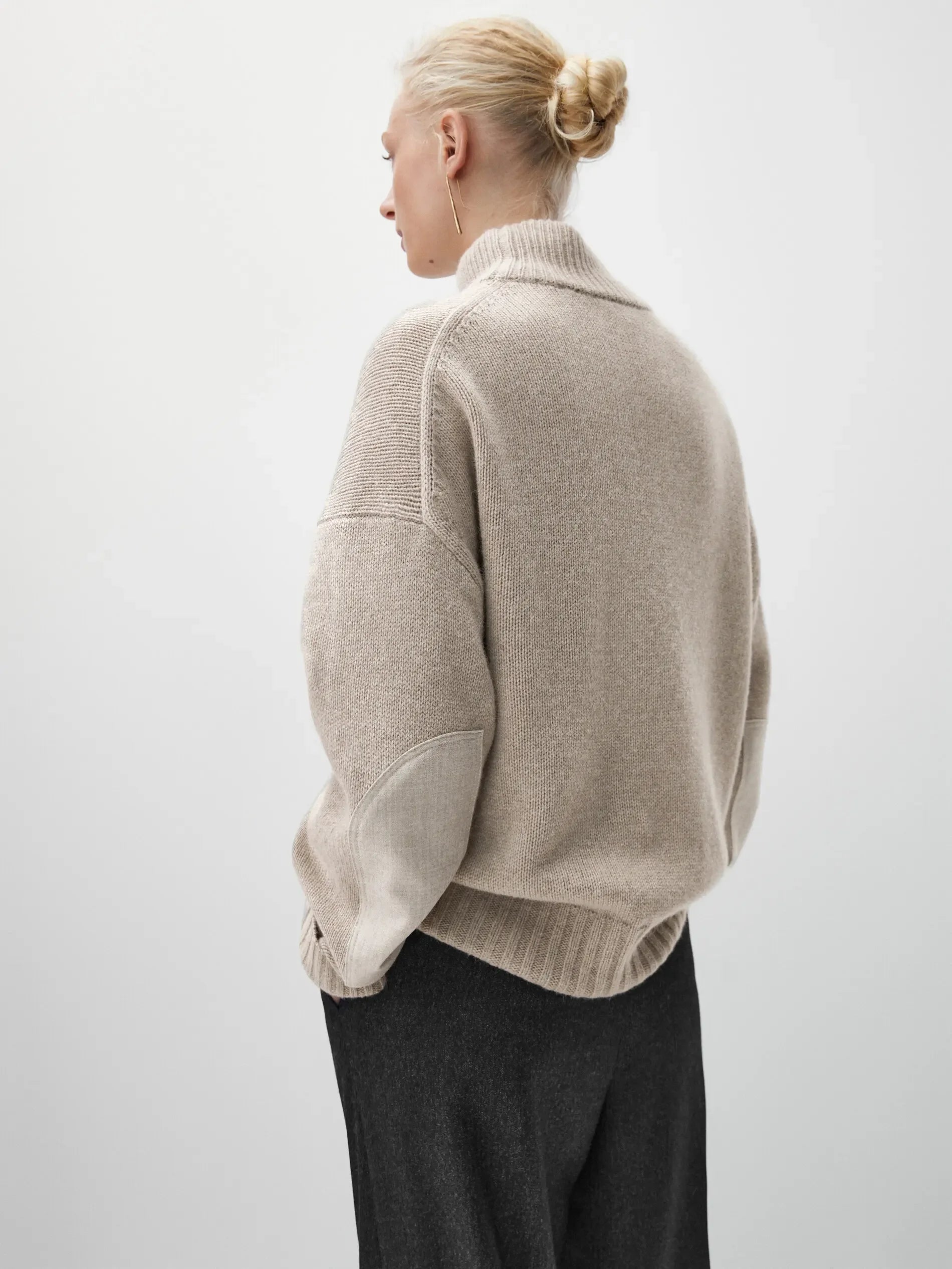 Blusa de Tricô com Detalhes no Cotovelo - Gola Alta Casual Feminina