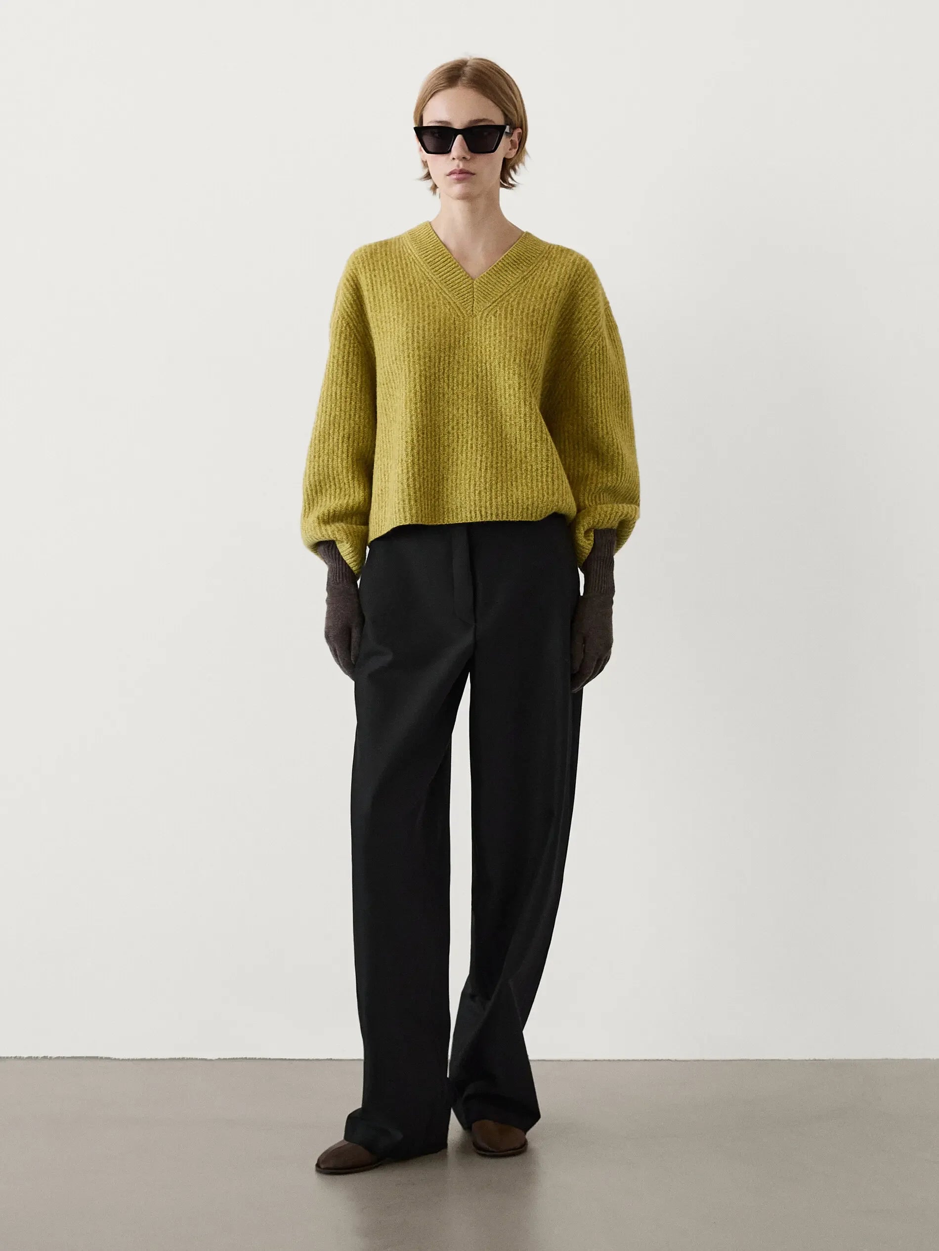 Suéter de Tricô Verde Elegante Decote V - Único e Sofisticado Feminino